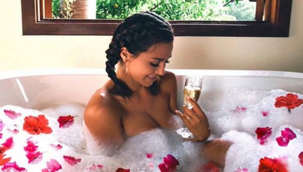 Ana Cheri: Οι πλούσιες καμπύλες της μελαχρινής καλλονής προκάλεσαν... πάταγο (φωτό)