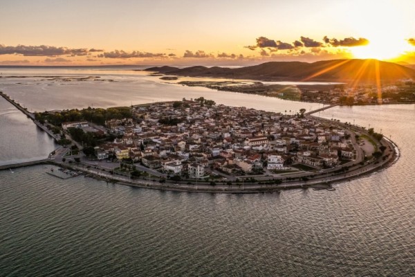 Το Αιτωλικό από ψηλά: Ένα κόσμημα μέσα στη λιμνοθάλασσα (εικόνες)