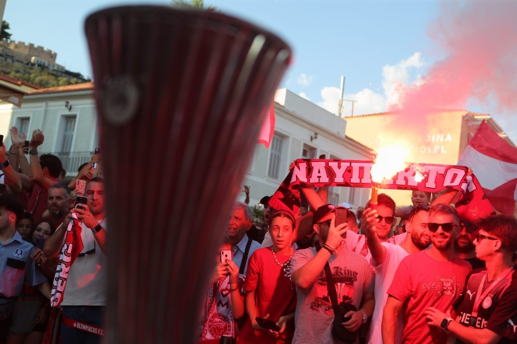 Τα ευρωπαϊκά τρόπαια του Ολυμπιακού στην Ναύπακτο (εικόνες &amp; βίντεο)