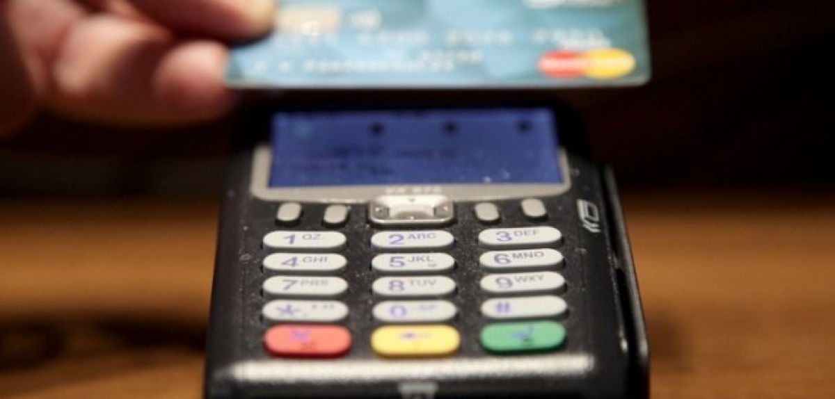 Υδραυλικός με… κάρτα: Aναλυτικά τα επαγγέλματα που γίνεται υποχρεωτική η χρήση POS