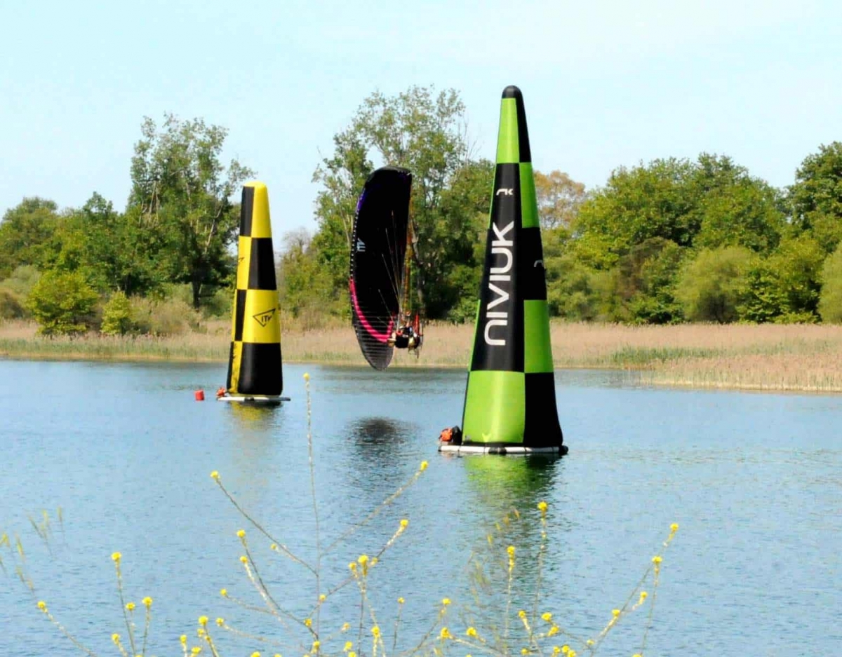 Τριχωνίδα: Εντυπωσιακό θέαμα με πτήσεις παραμοτέρ (βίντεο &amp; φωτο)