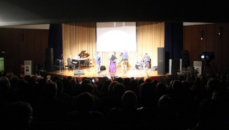 Πλήθος κόσμου στην εκδήλωση για την πληγείσα Σαμοθράκη με την Ζωή Τηγανούρια [φωτ.+video]