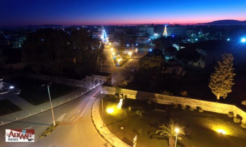 Γιορτινά στολισμένο, πανοραμικό Μεσολόγγι!