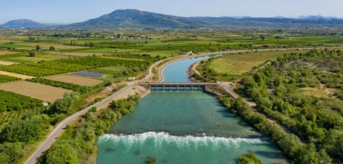 Καλύβια: Κοιτώντας από ψηλά τον Αχελώο