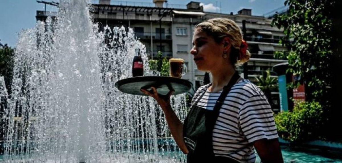 «Πράσινο φως» στους επιθεωρητές εργασίας να φωτογραφίζουν τους αδήλωτους εργαζόμενους