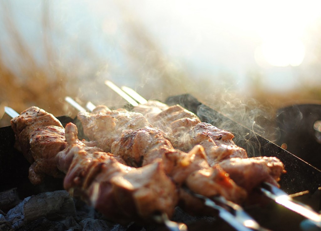 Νέες θέσεις εργασίας για την κουζίνα και τη θέση του τυλιχτή σε ψητοπωλείο στο Αγρίνιο