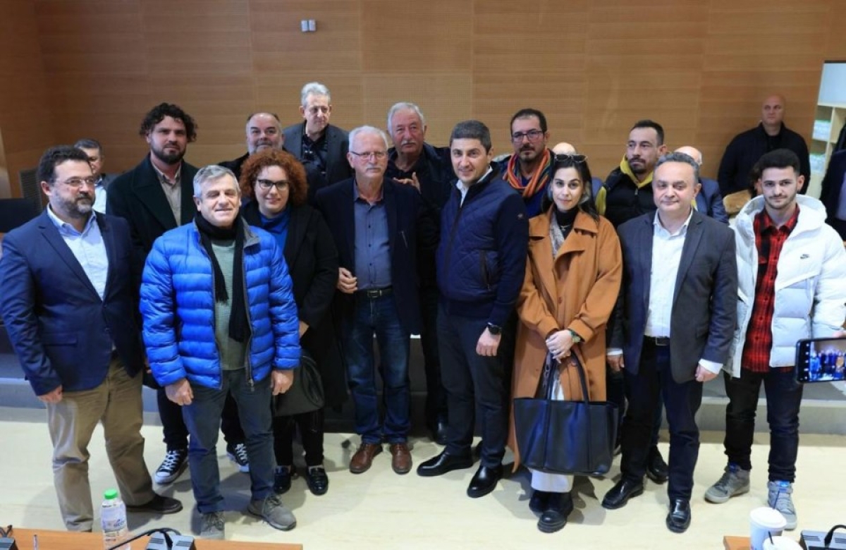 ΥπΑΑΤ Λευτέρης Αυγενάκης με μελισσοκόμους, πτηνοτρόφους, χοιροτρόφους: Η συνέπεια χαρακτηρίζει την πολιτική της κυβέρνησης, με στόχο την ανασυγκρότηση της Θεσσαλίας