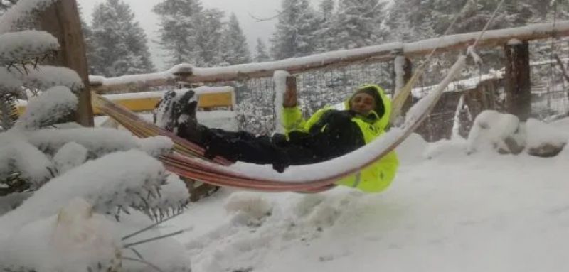 Ο “Ινδιάνος” της Ορεινής Ναυπακτίας μας δείχνει πόσο ωραία είναι η ζωή (βίντεο)