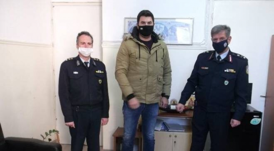 Μεσολόγγι: Αυτός είναι ο αστυνομικός που έσωσε 5χρονο από πνιγμό