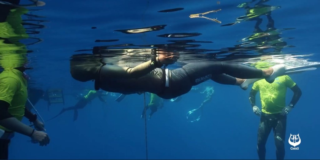 Μύτικας: Παγκόσμιο ρεκόρ από τον παρα-αθλητή Alexander Kusakin με κατάδυση στα 48 μέτρα