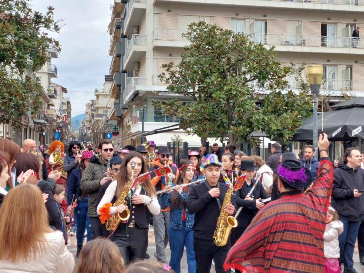 Η Φιλαρμονική Αγρινίου όπως δεν την έχουμε ξαναδεί, σε καρναβαλικά ακούσματα (video)