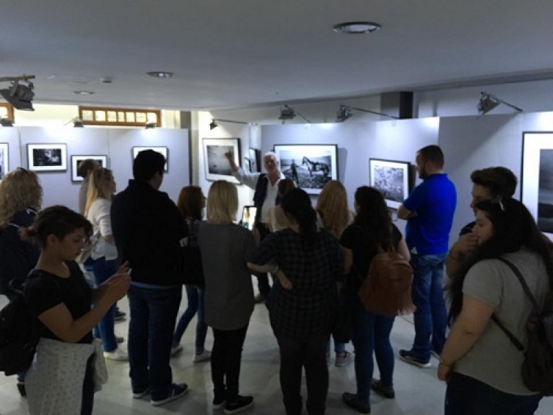 Στην έκθεση του Β. Αρτίκου, νιώθοντας τυχερός…