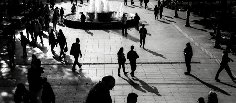 Σοκ: Η Ελλάδα «έχασε» 355.000 ανθρώπους από το «μαύρο» 2010 μέχρι σήμερα - Ούτε στον Εμφύλιο τόσες απώλειες...