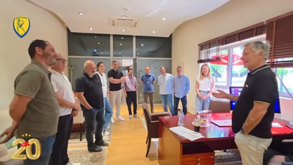 20 χρόνια στον Παναιτωλικό ο Φώτης Κωστούλας – Η έκπληξη και το «ευχαριστώ» της ΠΑΕ (βίντεο)