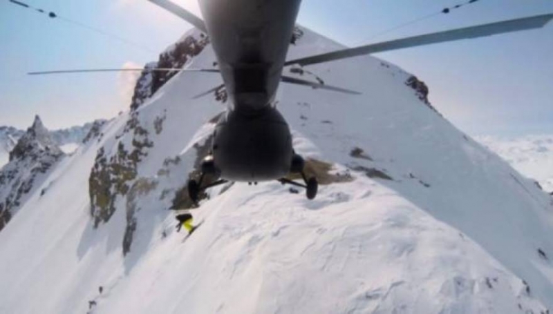 Πήδηξε από ελικόπτερο στον κρατήρα ηφαιστείου [βίντεο]