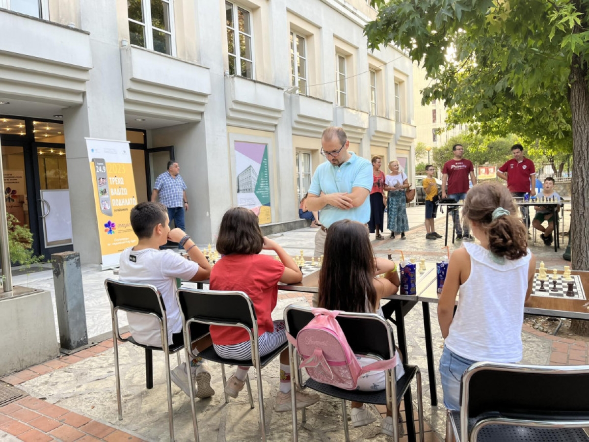 Αγρίνιο: Αγώνες επίδειξης σκακιού στην πλατεία Παναγοπούλου (εικόνες)