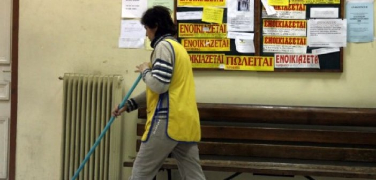 Προσλαμβάνονται 15.500 καθαρίστριες για τη νέα σχολική χρονιά