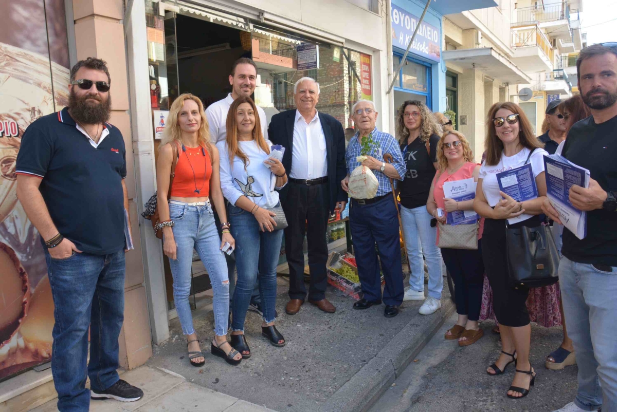 Ο Θανάσης Λύρος, μαζί με υποψηφίους Συμβούλους τού Συνδυασμού του «Ανάπτυξη για όλους», ενημέρωσαν τους πολίτες τού Μεσολογγίου