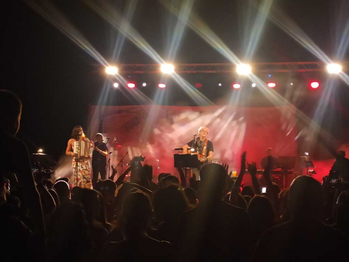 Πλημμύρισε από κόσμο ο Εμπεσός για τη συναυλία του Μίλτου Πασχαλίδη (video – εικόνες)