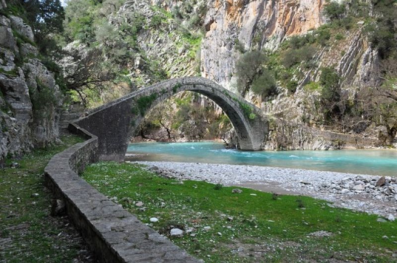 Το Γεφύρι της Αρτοτίβας στον Εύηνο (Βίντεο)