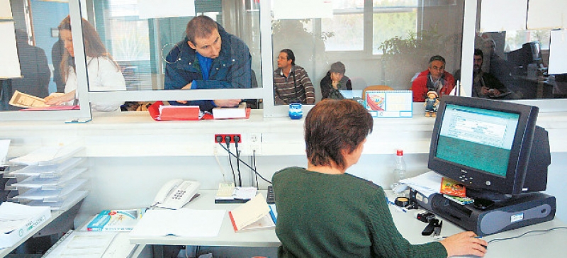 Το Δημόσιο, αντί να συμμαζεύεται απλώνεται