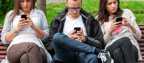 Τι συμβαίνει στη νέα γενιά λόγω διαδικτύου;