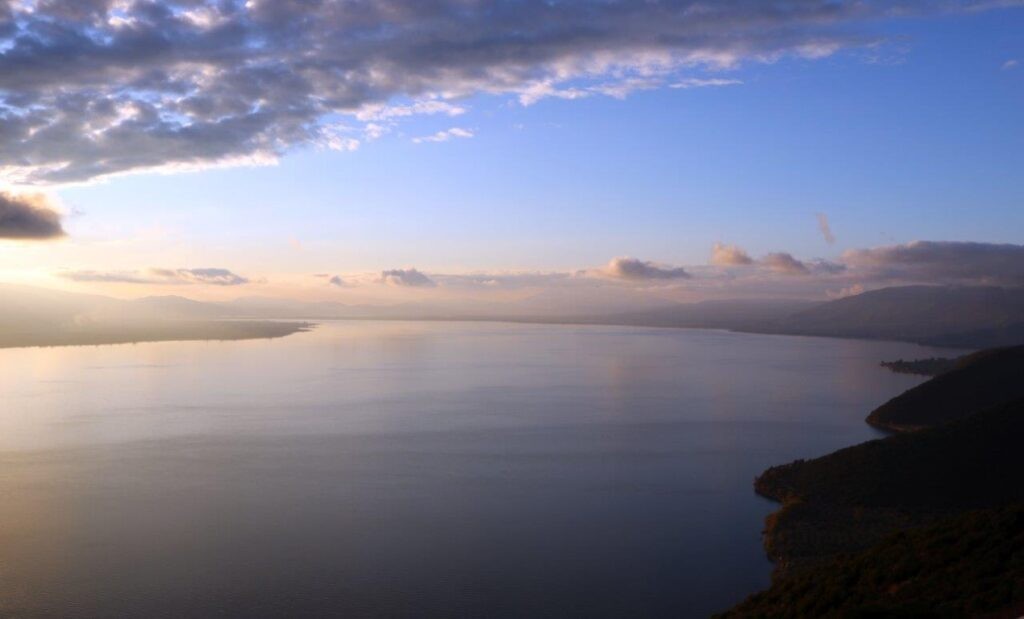 Επιχείρηση εστίασης στην Τριχωνίδα ζητά έμπειρο προσωπικό