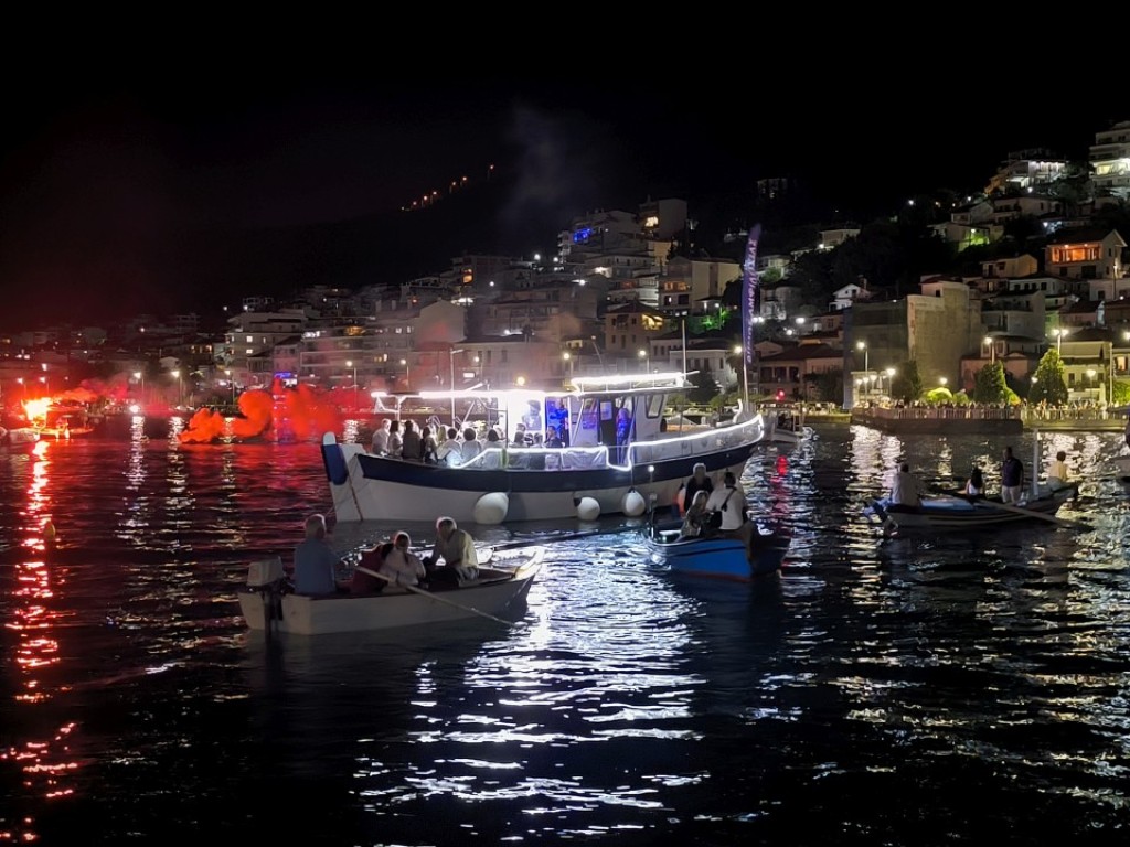 Εντυπωσίασε το παραδοσιακό δρώμενο της Βαρκαρόλας - Η Αμφιλοχία πλημμύρισε με μελωδίες και χρώματα