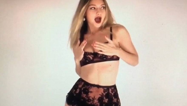 Gigi Hadid: Το εντυπωσιακό μοντέλο φορά αισθησιακά εσώρουχα και προκαλεί &quot;εγκεφαλικά&quot; [φωτο-βίντεο]