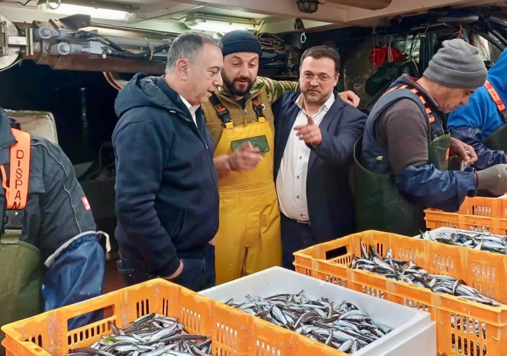 ΥφΑΑΤ, Χρήστος Κέλλας: Είμαστε δίπλα στους αλιείς. Αναζητούμε μια κοινά αποδεκτή λύση - Επίσκεψη στην ιχθυόσκαλα της Νέας Μηχανιώνας