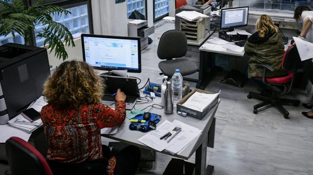 Μπόνους έως 15% στο Δημόσιο: Ποιοι θα το παίρνουν και πώς θα επιλέγονται – Όσα πρέπει να ξέρουμε σε 9 ερωταπαντήσεις