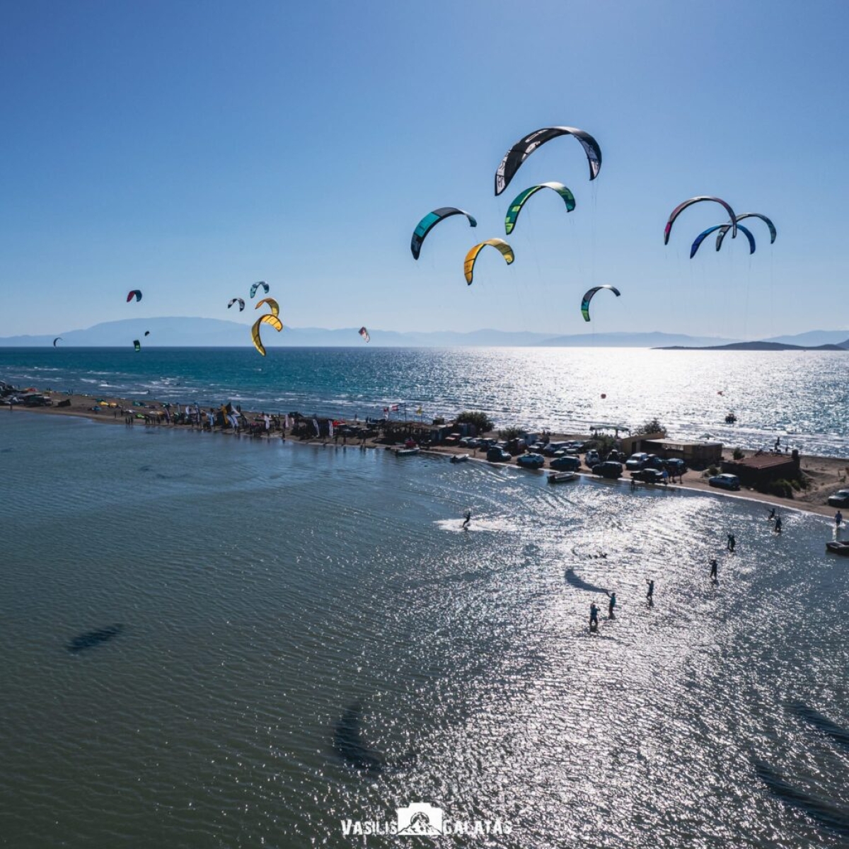 Εντυπωσιακά «κλικ» από το 7ο Φεστιβάλ Kitesurf στο Διόνι (φωτο)