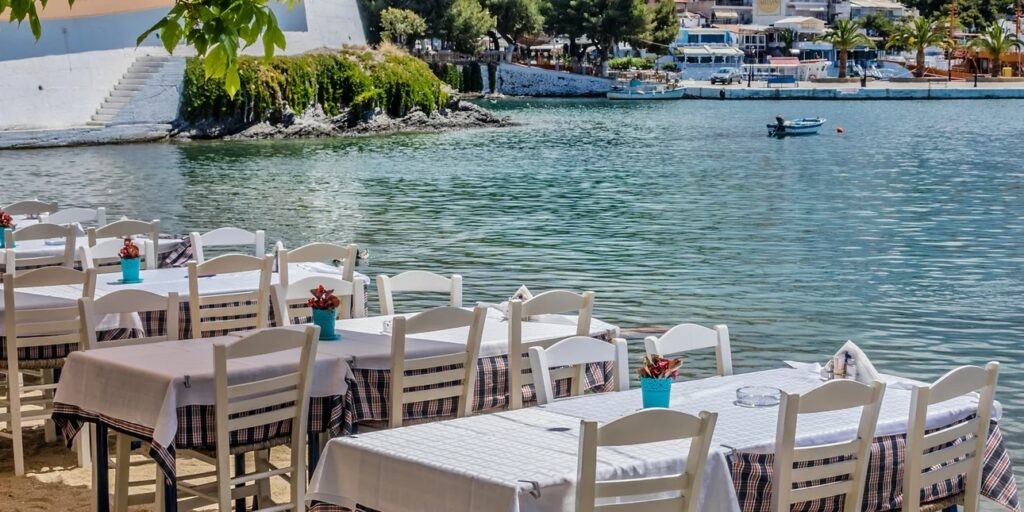 42 οικονομικοί προορισμοί για οικογενειακές διακοπές στην ηπειρωτική Ελλάδα μέχρι τα τέλη Αυγούστου