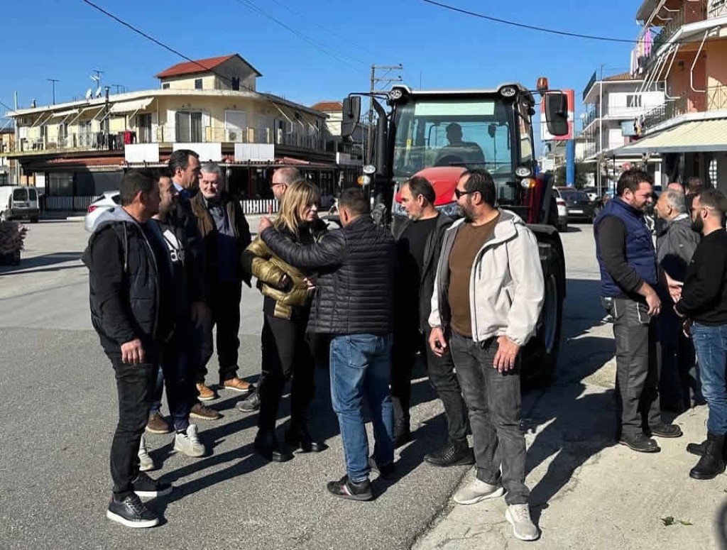 Συλλαλητήριο από αγρότες και κτηνοτρόφους στον κόμβο Βόνιτσας - Λευκάδας