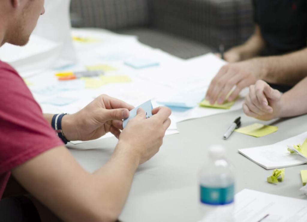 Κατώτατος Μισθός: Θα συνδέεται με την πραγματική οικονομία και δεν θα μπορεί να μειωθεί