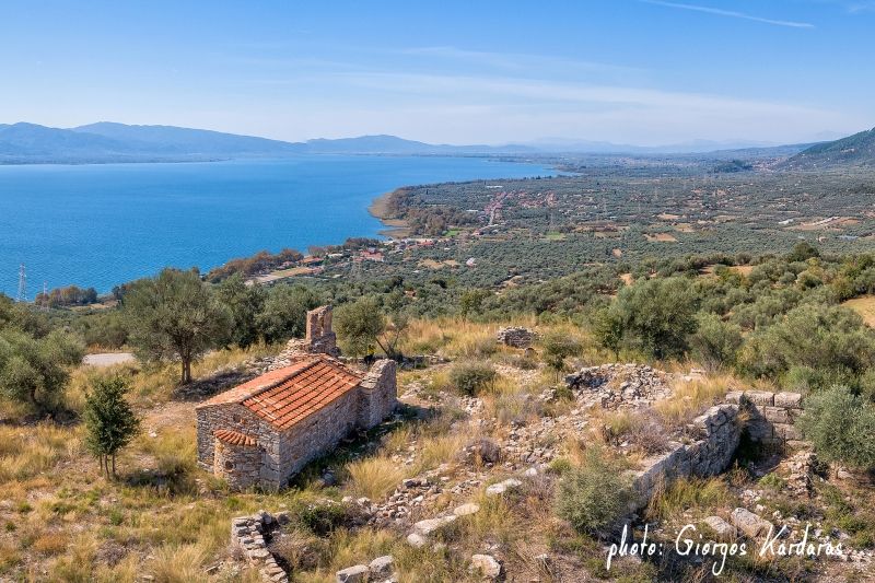 Το Αρχαίο Φίστυο στη Βόρεια όχθη της λίμνης Τριχωνίδας