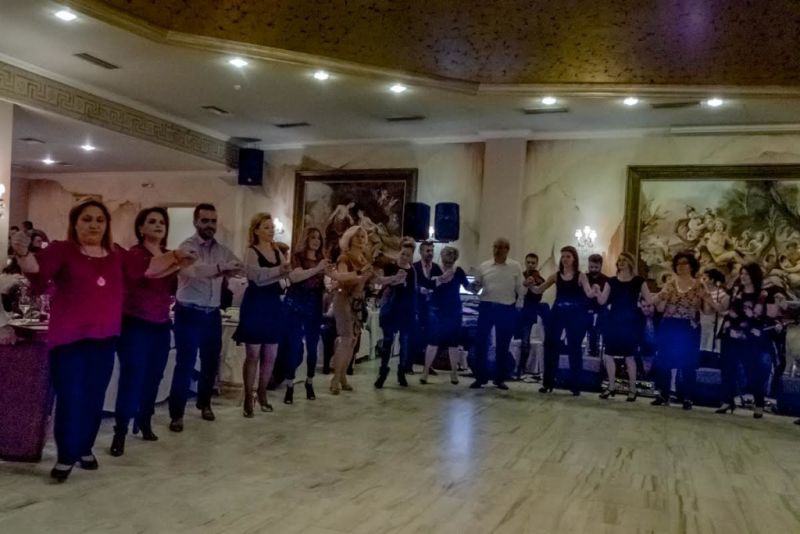 Μεγάλη συμμετοχή και αμείωτο κέφι στο χορό του Λαογραφικού της ΓΕΑ