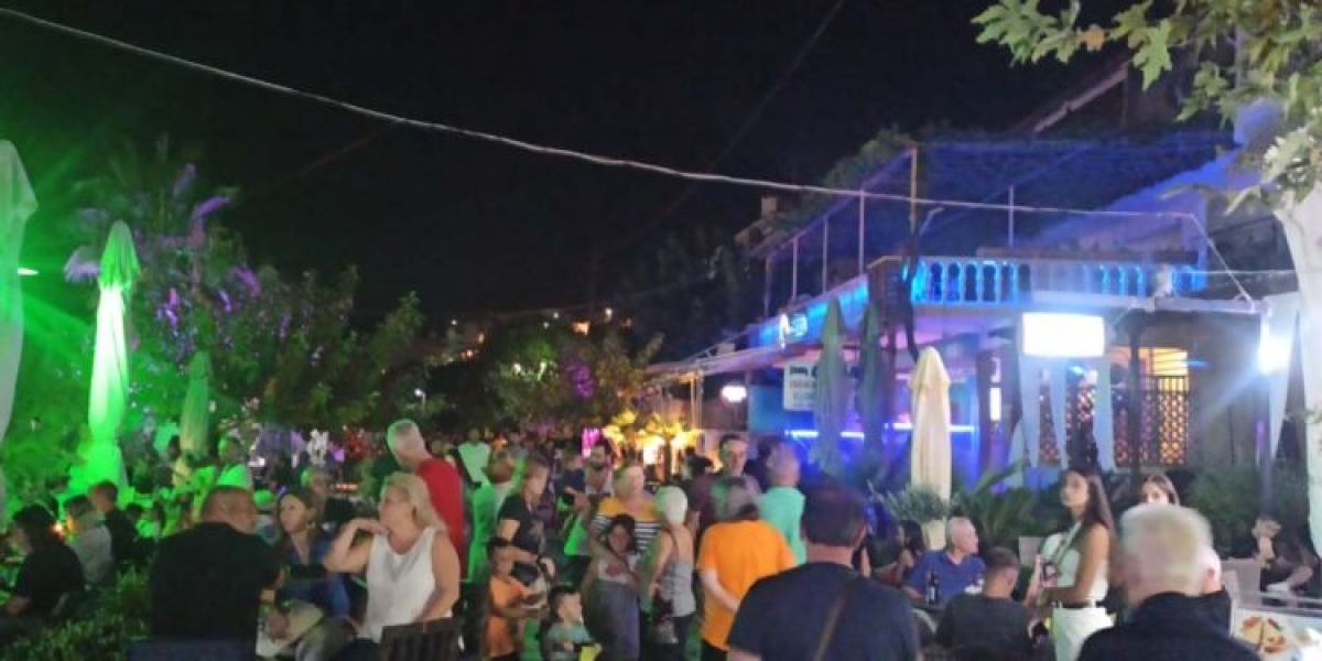 Πλήθος κόσμου στο Μενίδι για τη Βαρκαρόλα