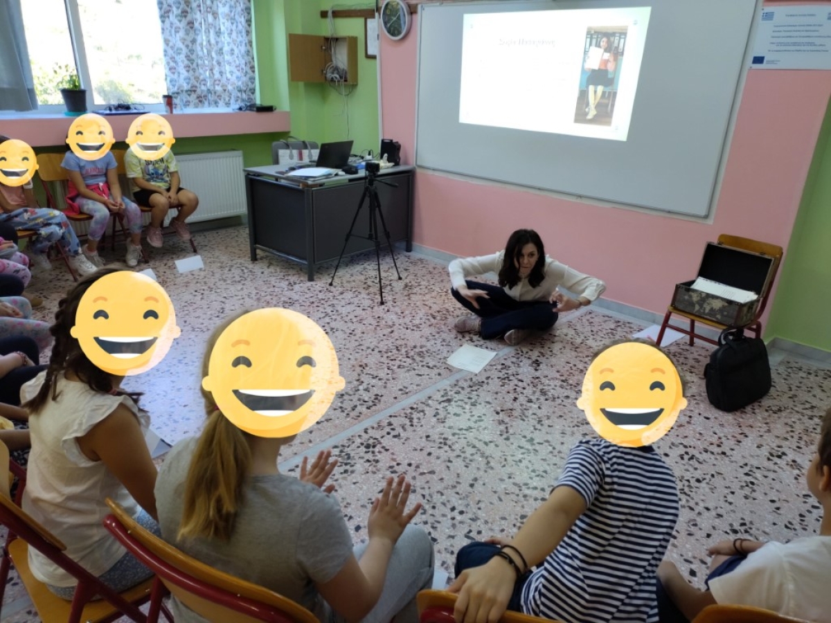 Η Αριάδνη Δάντε με «το σεντούκι του παππού» στο 12ο Δημοτικό Σχολείο Αγρινίου