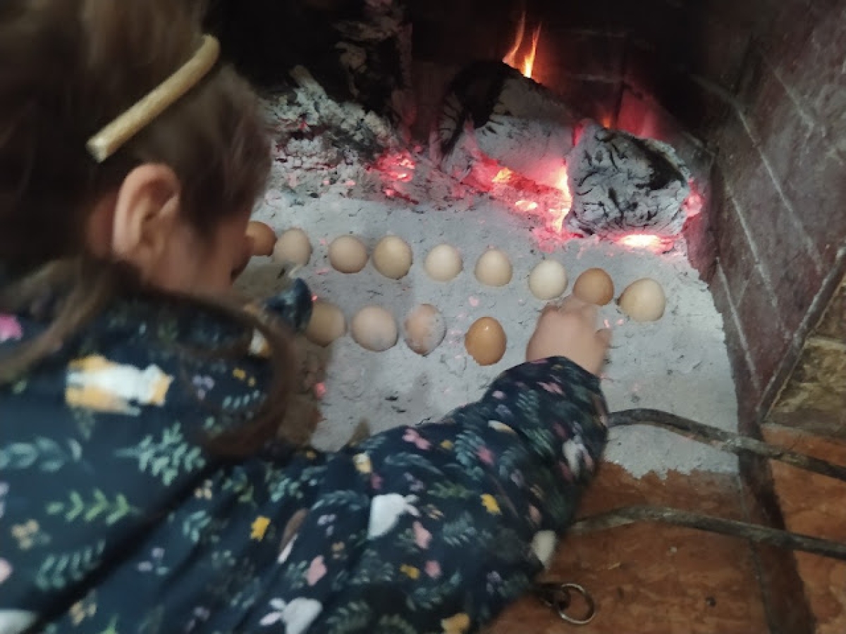 Αυγά στη χόβολη και “Σκυλαραίοι” …έθιμα που κρατούν ακόμα στην Ποταμούλα (φωτο)