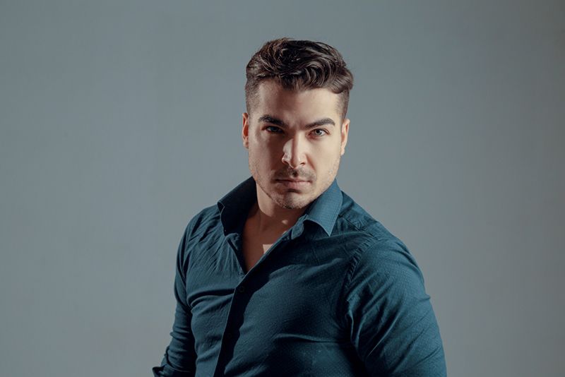 «Μετακομίζουμε»: Το δισκογραφικό ντεμπούτο του Βασίλη Στεργίου