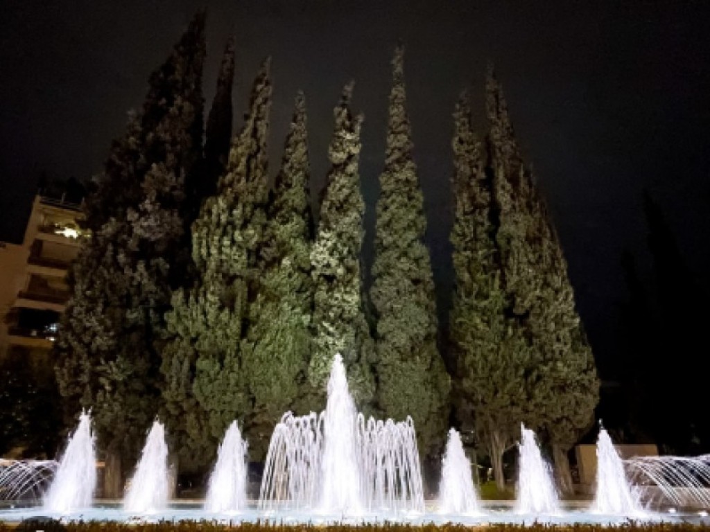 Πώς λέγεται το σιντριβάνι στα ελληνικά;