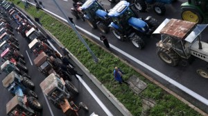 Οι αγρότες κλείνουν σήμερα και το τελωνείο του Προμαχώνα, εξετάζουν σκλήρυνση της στάσης τους