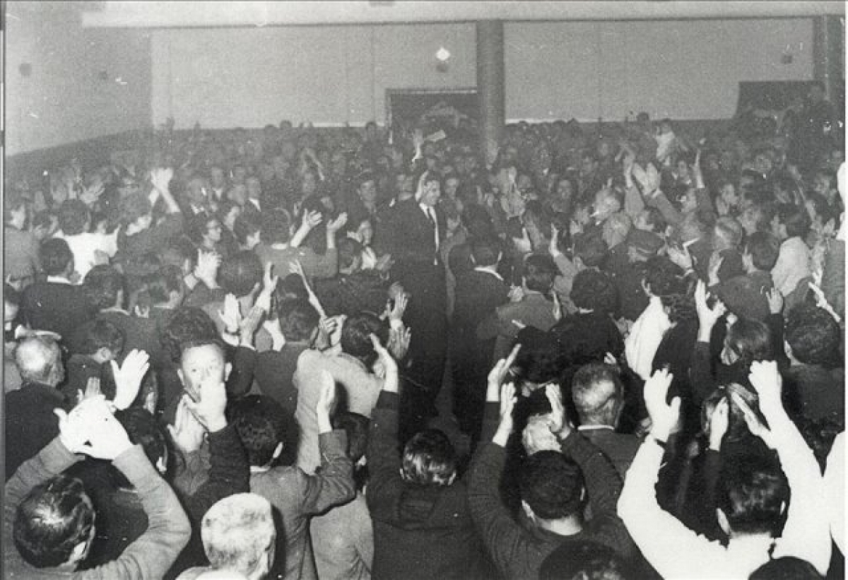 Δεκαετία ’60: Όταν ο Μίκης Θεοδωράκης βρέθηκε σε Αγρίνιο και Ξηρόμερο (φωτο)