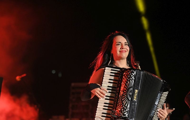 Η Ζωή Τηγανούρια Μένει Σπίτι και παίζει για μας την Κυριακή 5 Απριλίου στις 9 το βράδυ