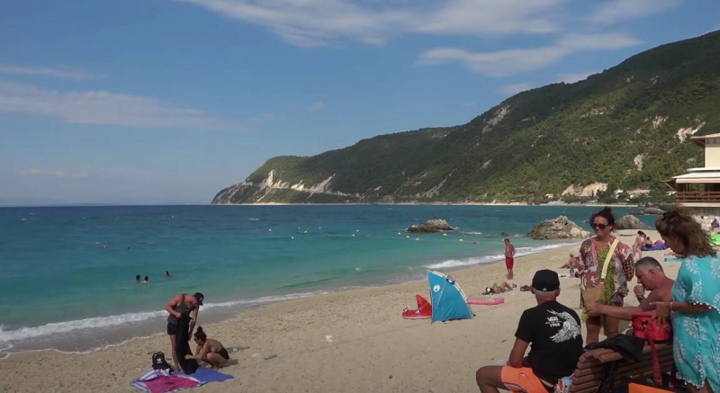 Το καλοκαίρι… έφυγε: Περίπατος στον αγαπημένο Άγιο Νικήτα Λευκάδας (video)