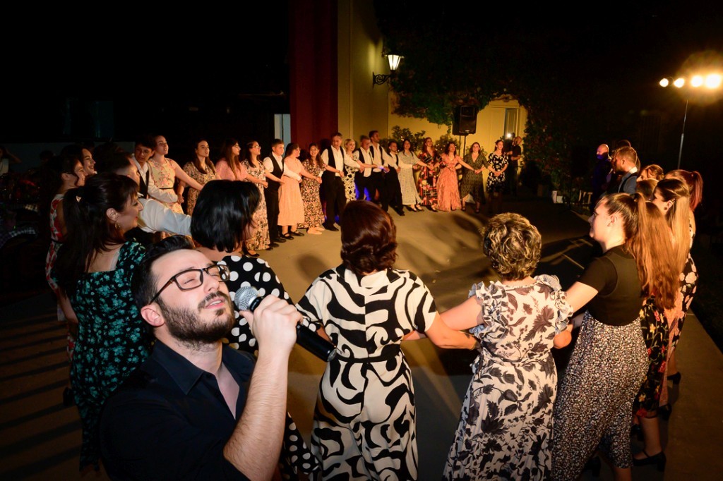 Πραγματοποιήθηκε με μεγάλη επιτυχία η μουσικοχορευτική παράσταση &quot;Γυναίκες που για χάρη τους τραγούδια γεννήθηκαν&quot; απο τον Π.Σ. Αγρινίου &quot;ο ΖΟΡΜΠΆΣ&quot;