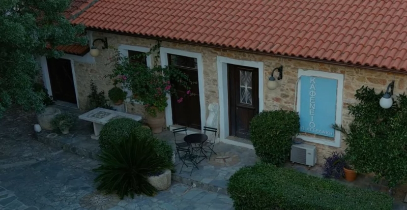 Σασμός: Πού βρίσκεται το περίφημο καφενείο που προβάλλεται στη σειρά (video)