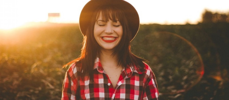 Οι 9+1 συνήθειες που πρέπει να «υιοθετήσετε» για να σας συμπαθούν όλοι