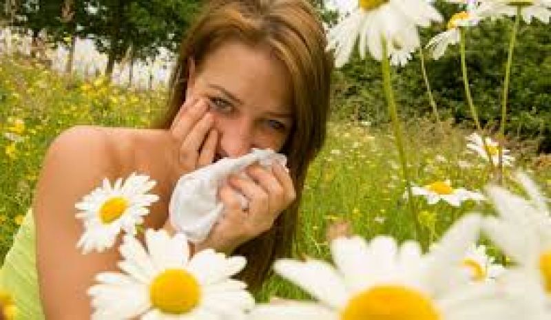 Κοινά συμπτώματα Κορονοϊού και αλλεργικής ρινίτιδας που βρίσκετε σε έξαρση